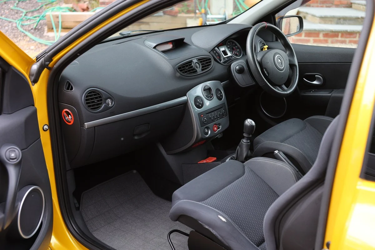 Photo 5 de Renault Clio RenaultSport 197 F1 R27 de 2007