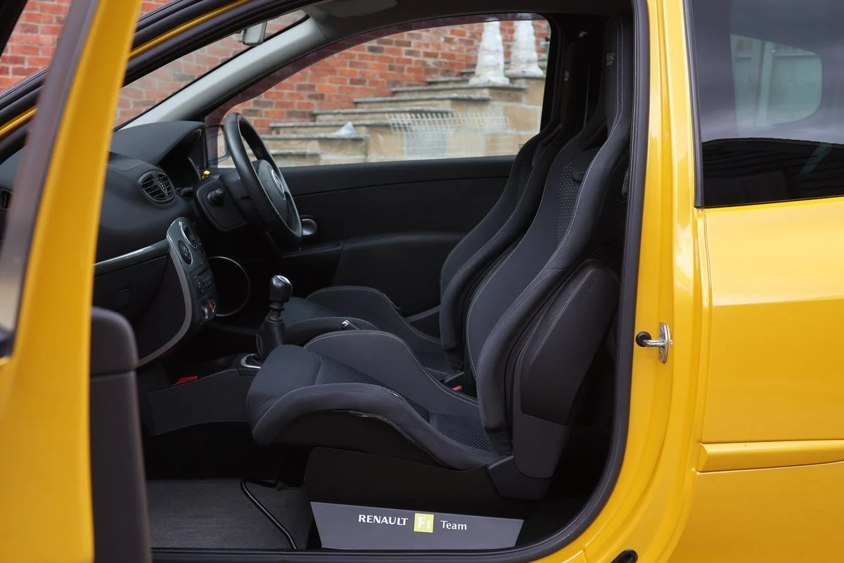 Photo 6 de Renault Clio RenaultSport 197 F1 R27 de 2007