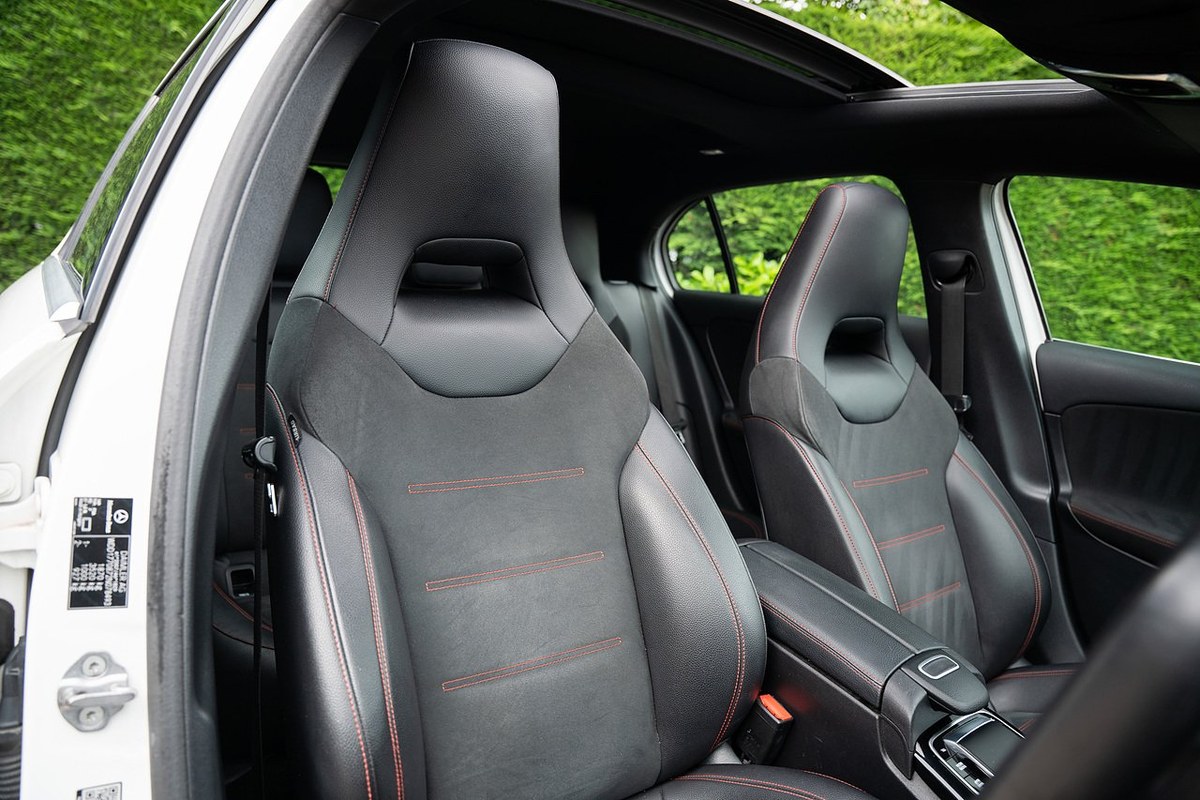 Photo 4 de Mercedes-Benz Classe A 200 AMG Line Premium Plus – 2019