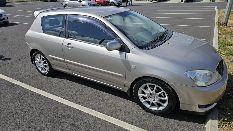 Photo 2 de Toyota Corolla T Sport – 2001