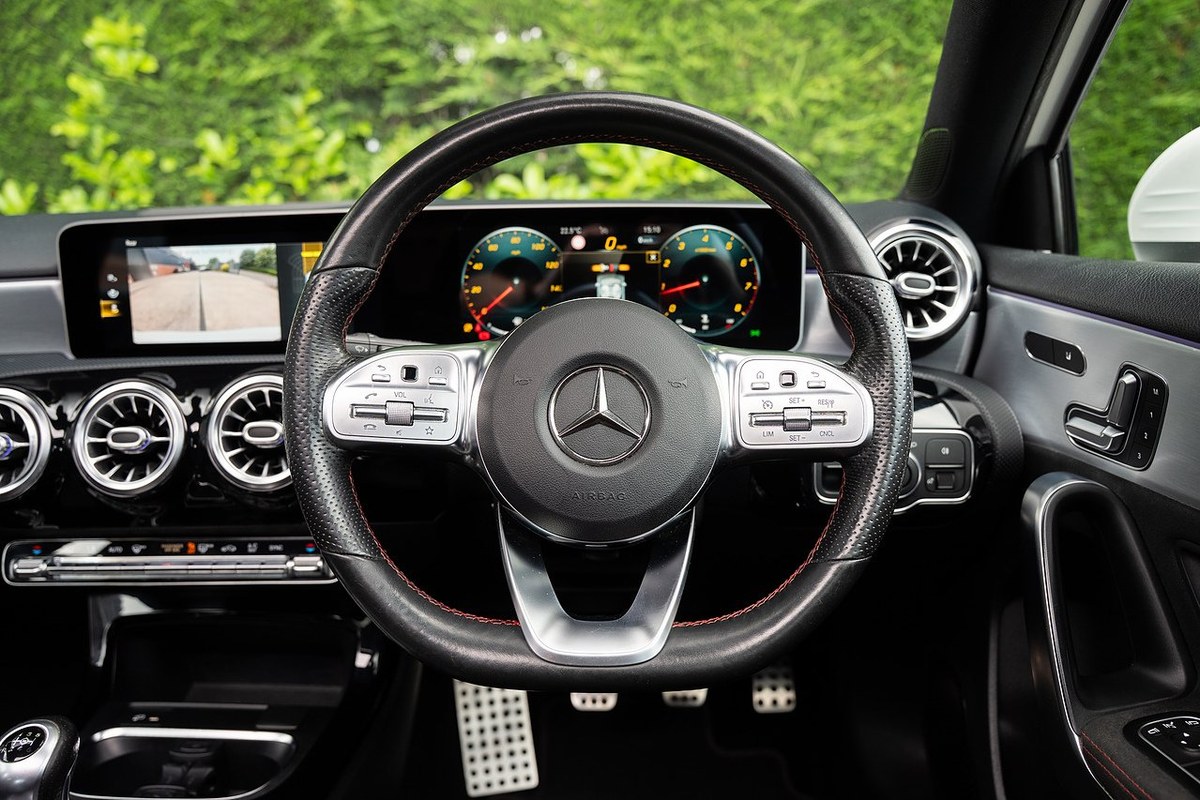 Photo 10 de Mercedes-Benz Classe A 200 AMG Line Premium Plus – 2019