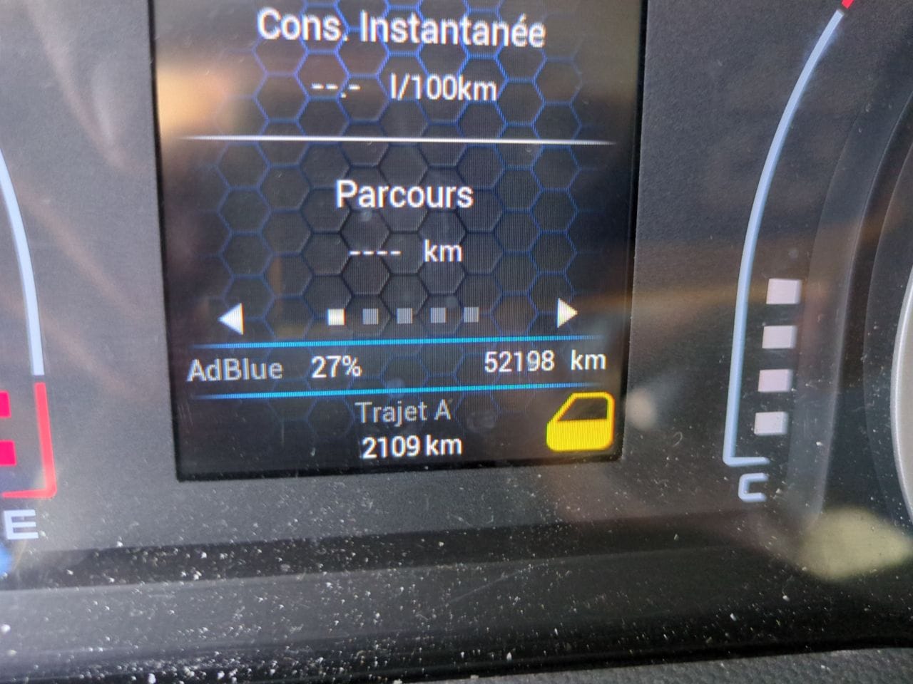 Photo 2 de IVECO DAILY 35C18H HI-MATIC – CAISSE DÉMÉNAGEMENT