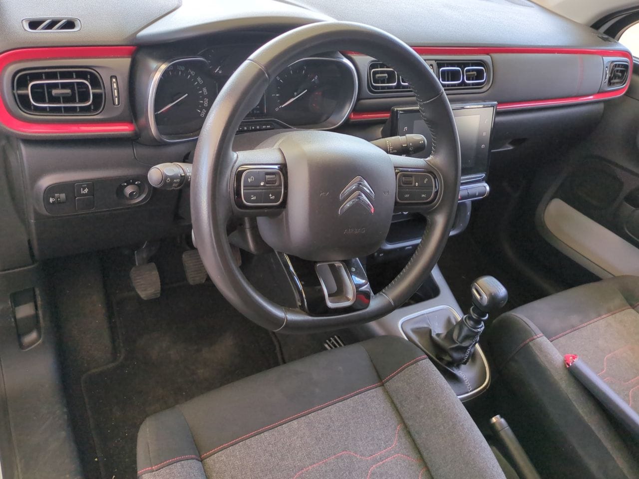 Photo 10 de CITROEN C3 PURETECH 110 S&S BVM6 SHINE
