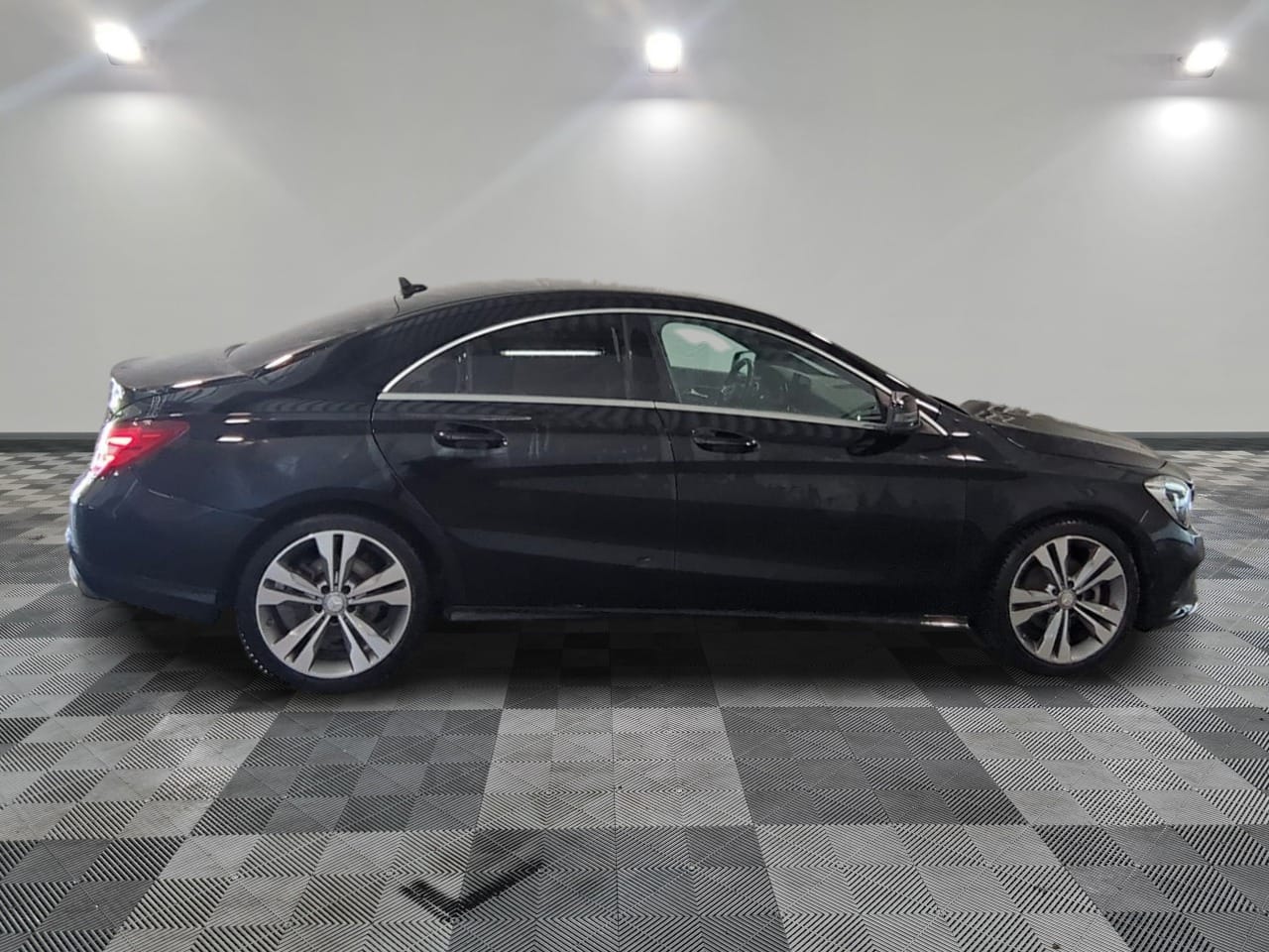 Photo 2 de  Mercedes-Benz CLA 180 d 7G-DCT Sensation