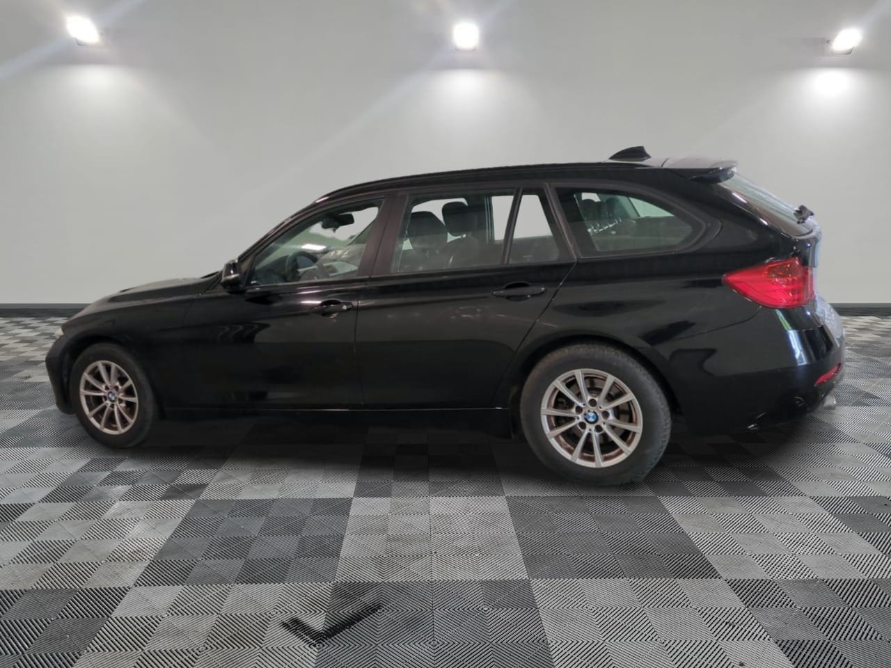 Photo 7 de BMW Série 3 Touring F31 318d 143 ch Business Automatique