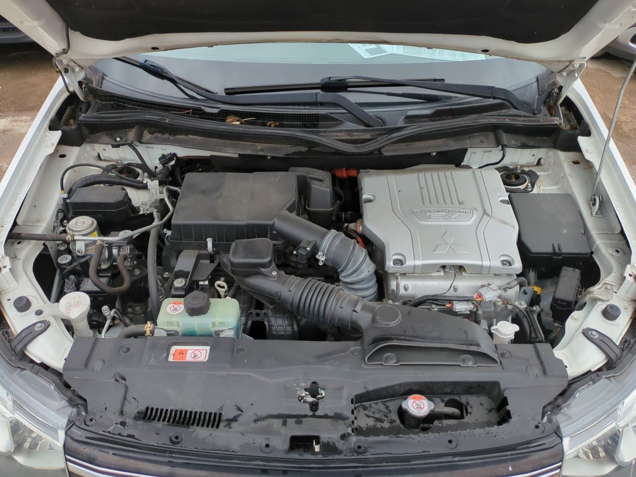 Photo 2 de  Mitsubishi Outlander 2.0 PHEV 4WD Instyle Automatique