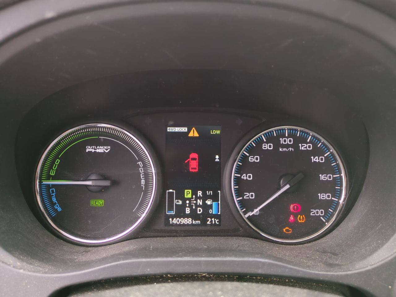 Photo 10 de  Mitsubishi Outlander 2.0 PHEV 4WD Instyle Automatique
