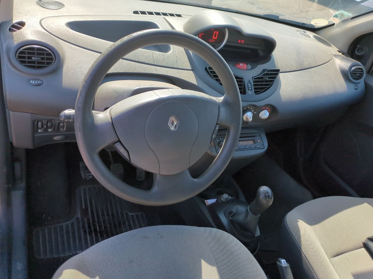 Photo 8 de RENAULT TWINGO SOCIÉTÉ 1.5 dCi 75