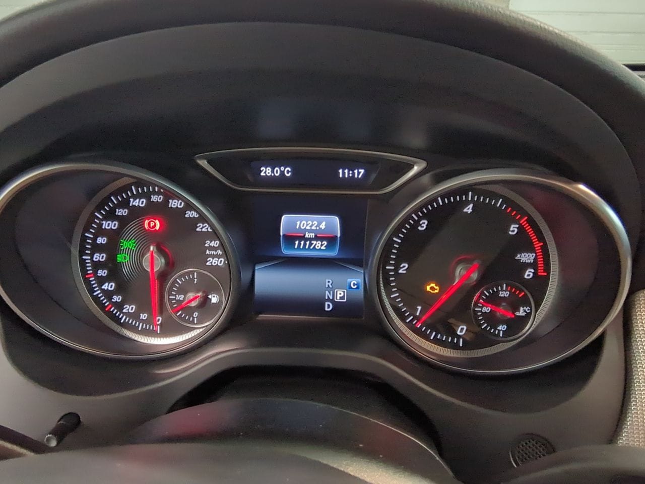 Photo 6 de MERCEDES-BENZ CLA 180 d 7G-DCT SENSATION