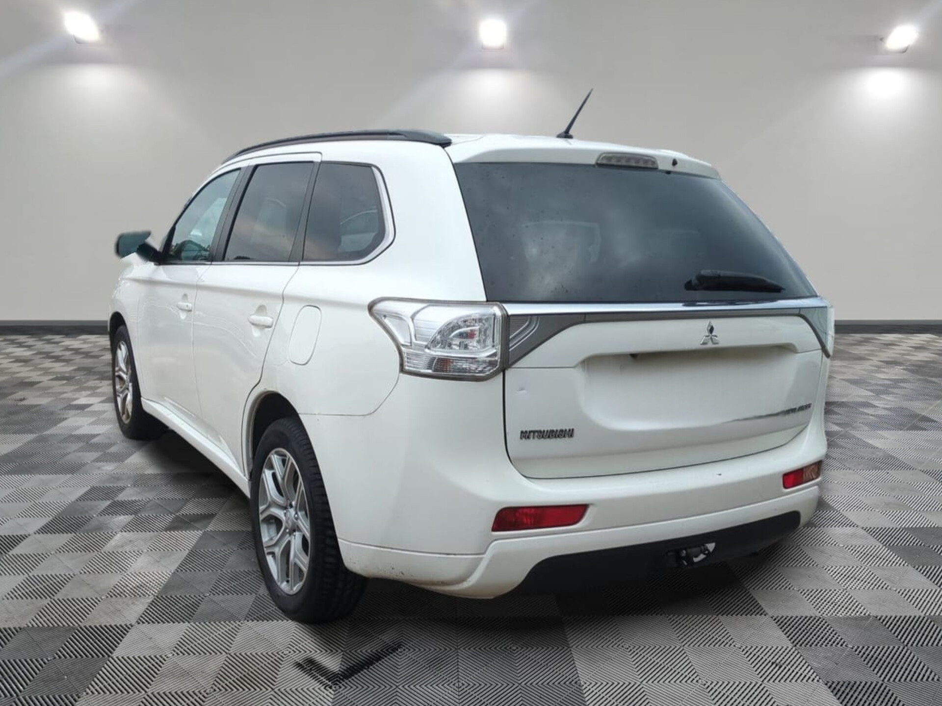 Photo 3 de MITSUBISHI OUTLANDER 2.0i 200 PHEV 4WD INSTYLE 