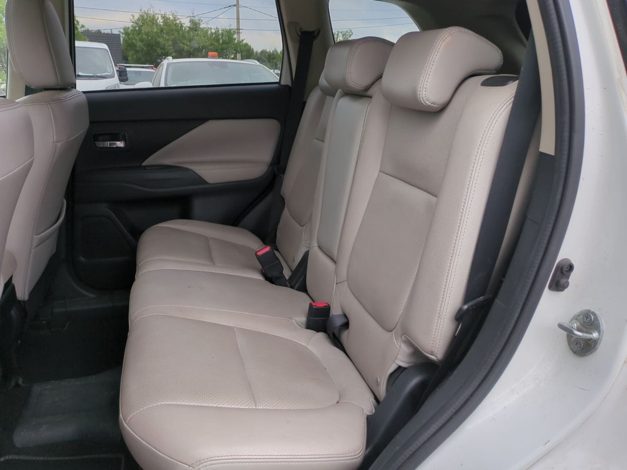 Photo 5 de MITSUBISHI OUTLANDER 2.0i 200 PHEV 4WD INSTYLE 
