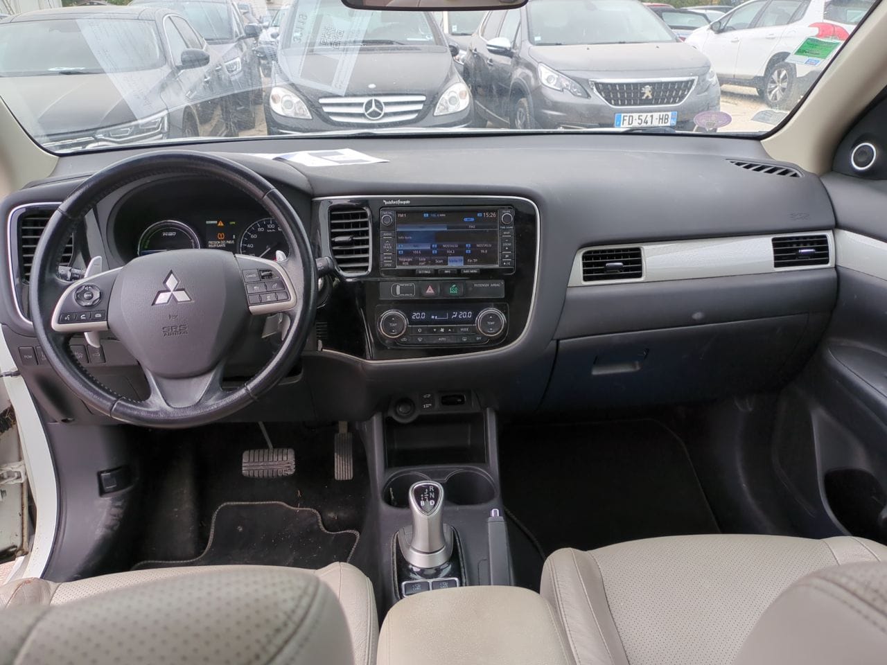 Photo 6 de MITSUBISHI OUTLANDER 2.0i 200 PHEV 4WD INSTYLE 