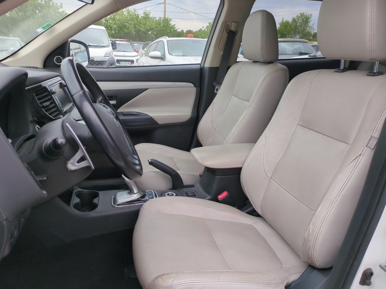 Photo 10 de MITSUBISHI OUTLANDER 2.0i 200 PHEV 4WD INSTYLE 