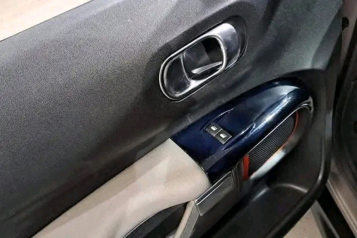 Photo 5 de CITROËN C4 CACTUS SHINE 1.2 PURETECH 110 – EAT6