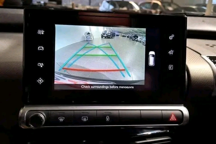 Photo 6 de CITROËN C4 CACTUS SHINE 1.2 PURETECH 110 – EAT6