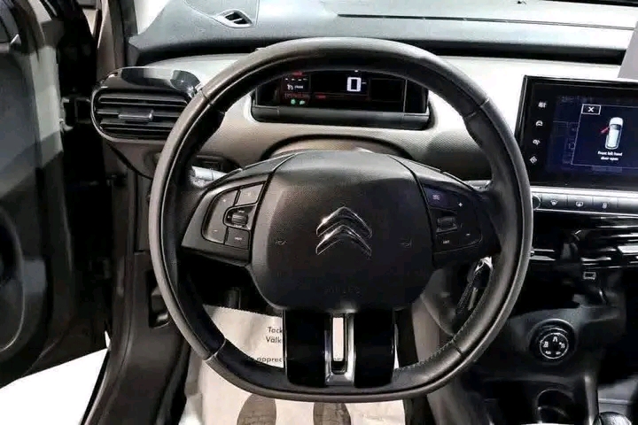 Photo 10 de CITROËN C4 CACTUS SHINE 1.2 PURETECH 110 – EAT6