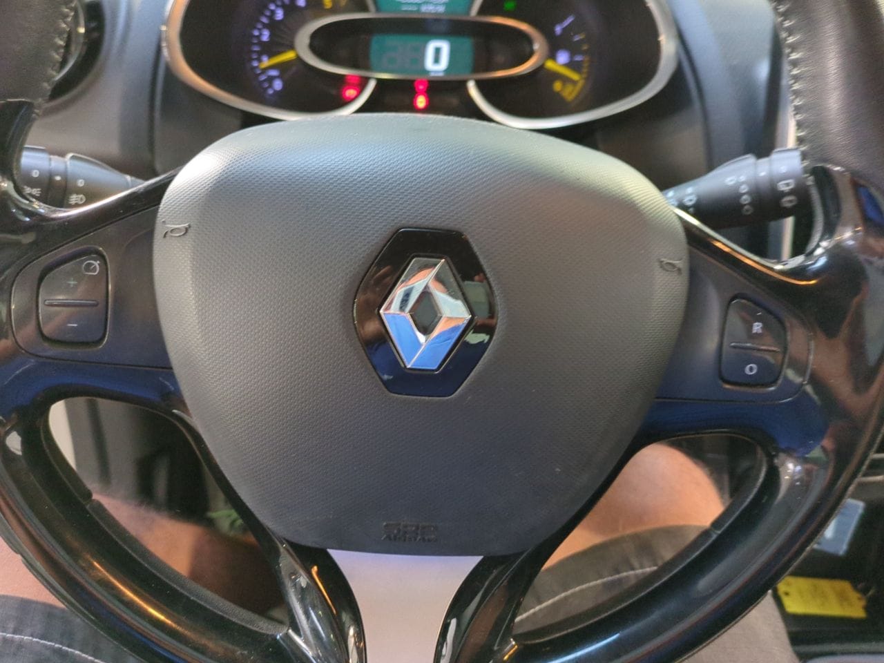 Photo 9 de RENAULT CLIO IV dCi 75 ECO2 ZEN
