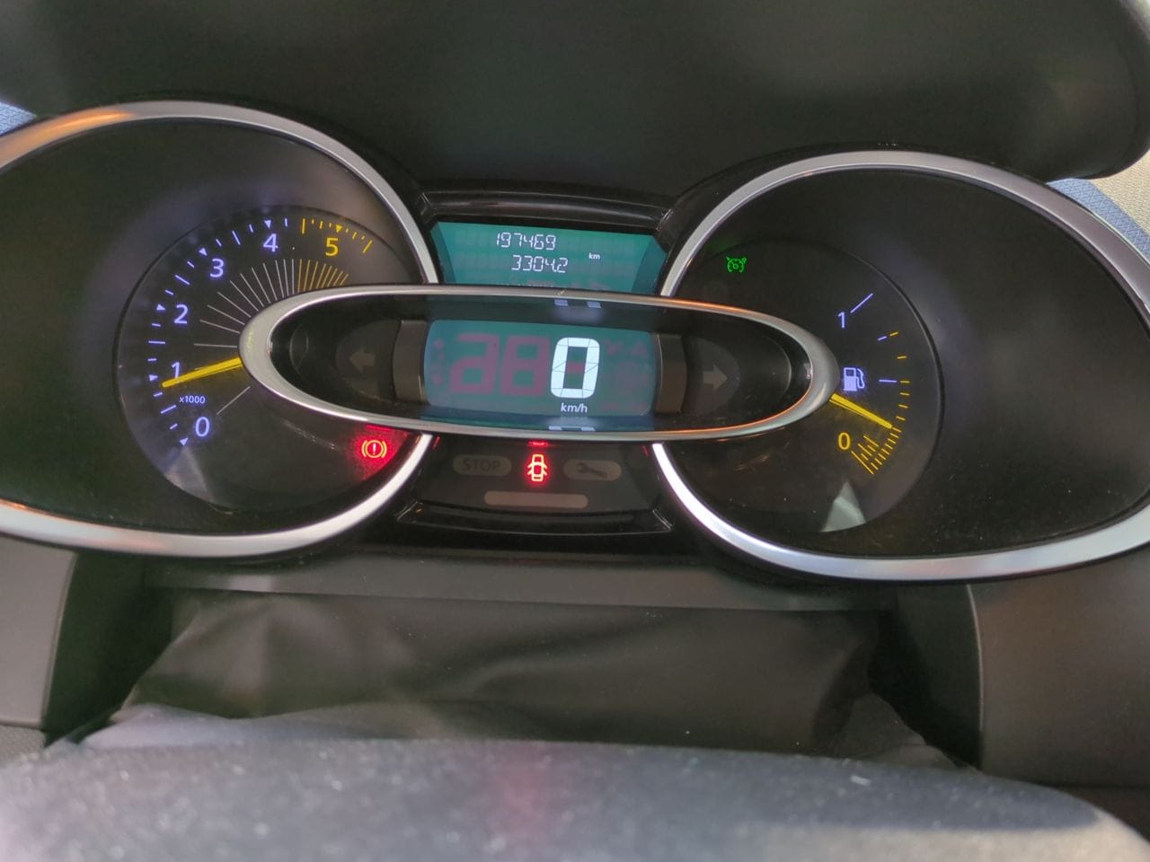 Photo 10 de RENAULT CLIO IV dCi 75 ECO2 ZEN