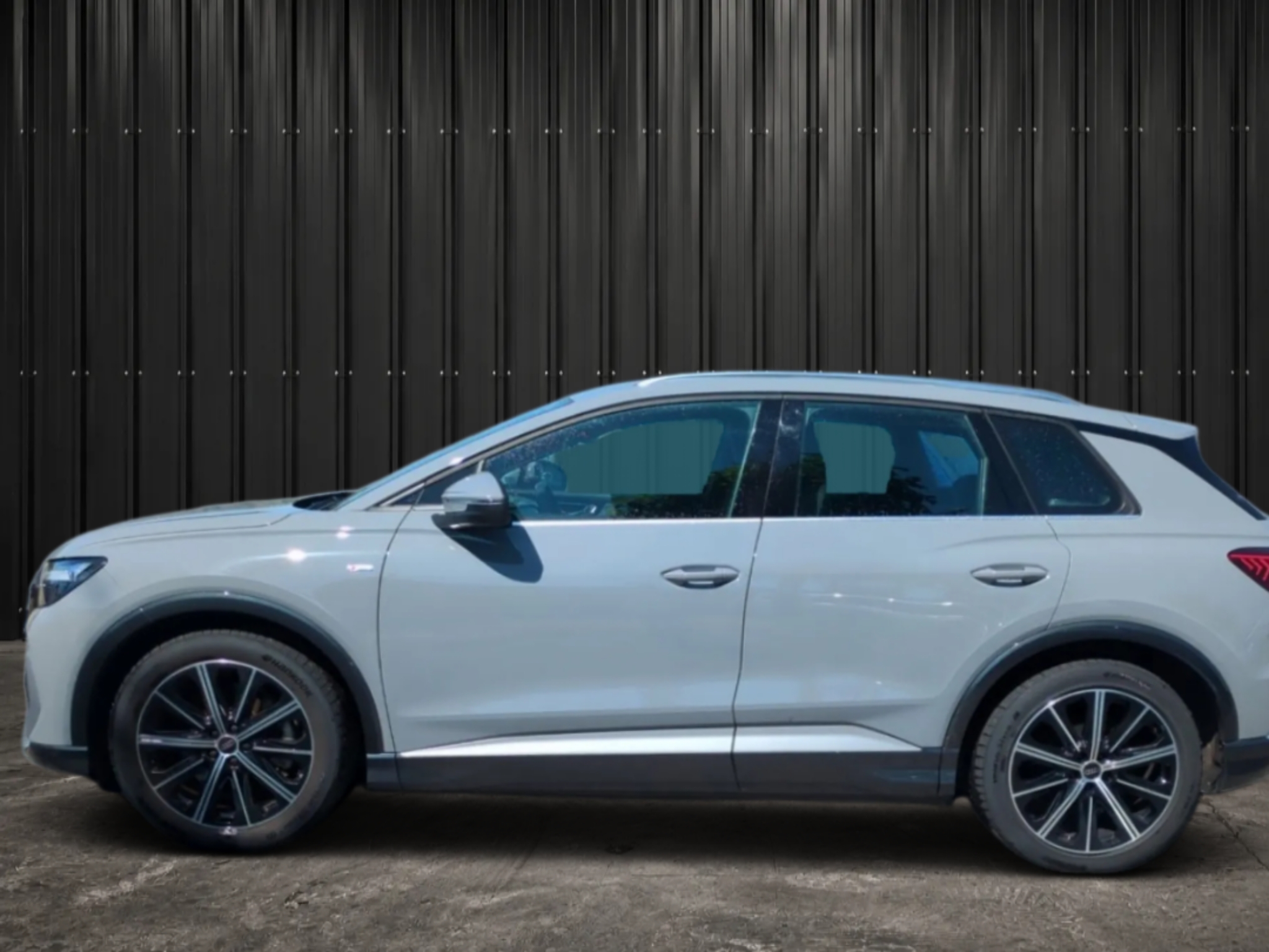 AUDI Q4 E-TRON 45 285 CH 82 KWH S LINE photo 5