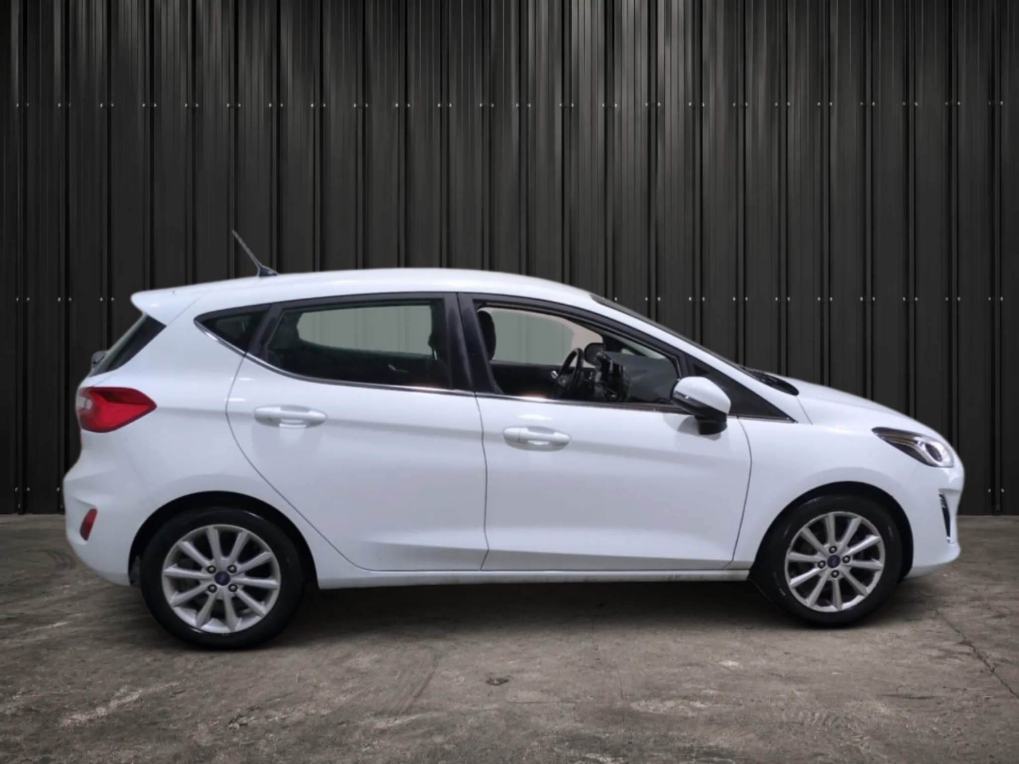 FORD  FIESTA 1.5 TDCI 85 CH S&S BVM6 TITANIUM photo 4