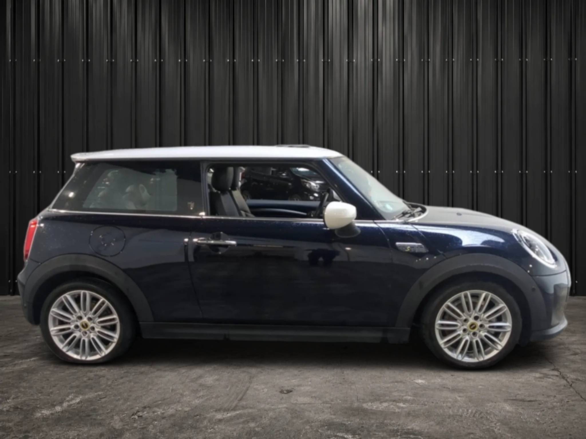 MINI HATCH 3 PORTES ELECTRIC F56 BEV LCI  HATCH 3 PORTES COOPER SE 184 CH FINITION MINI YOURS photo 2