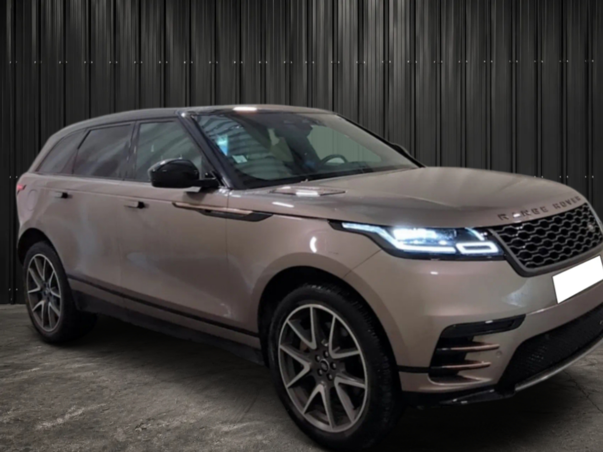 LAND ROVER RANGE ROVER VELAR   2.0L P400E PHEV 404CH SE R-DYNAMIC photo 2