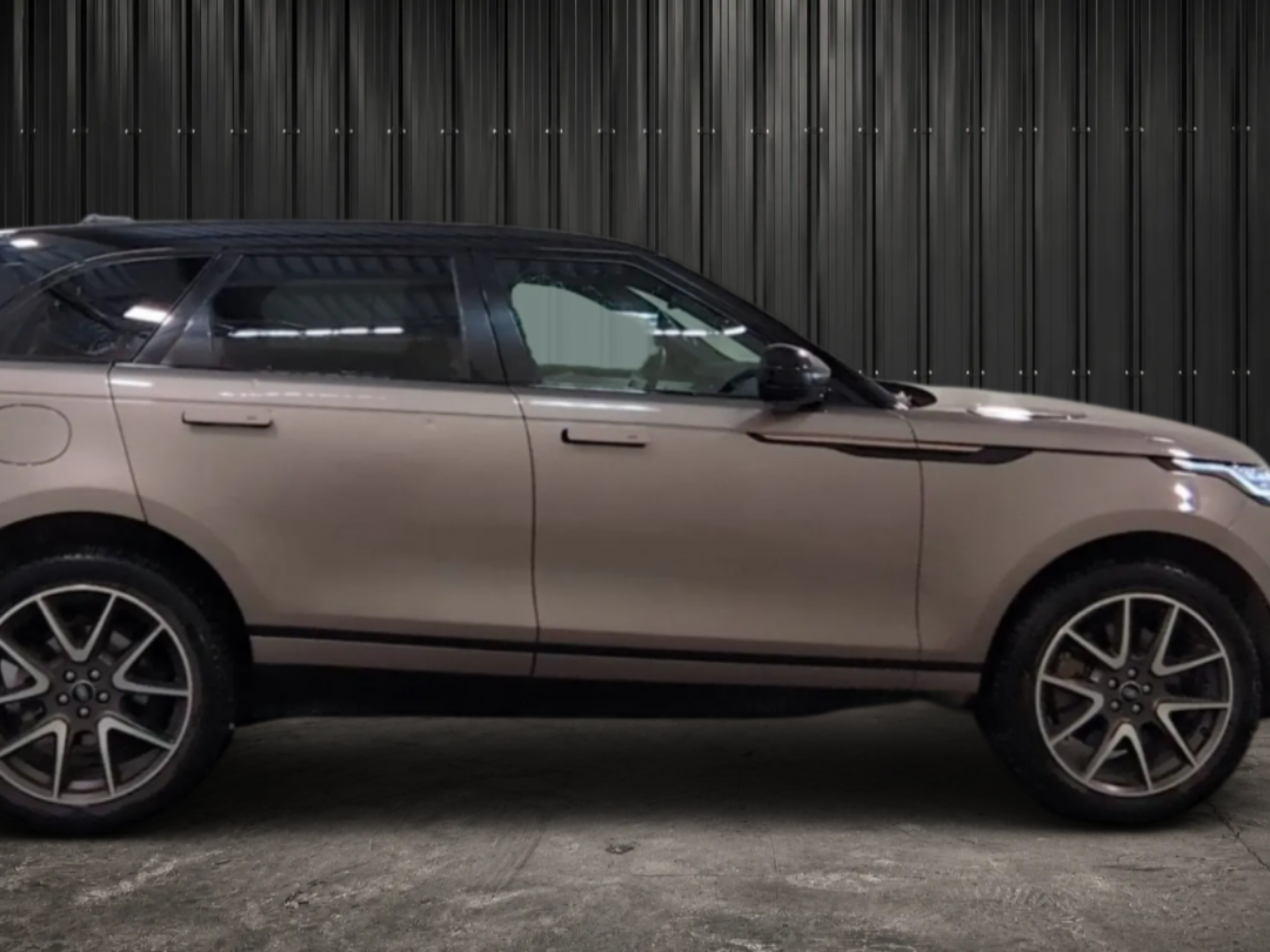 LAND ROVER RANGE ROVER VELAR   2.0L P400E PHEV 404CH SE R-DYNAMIC photo 3