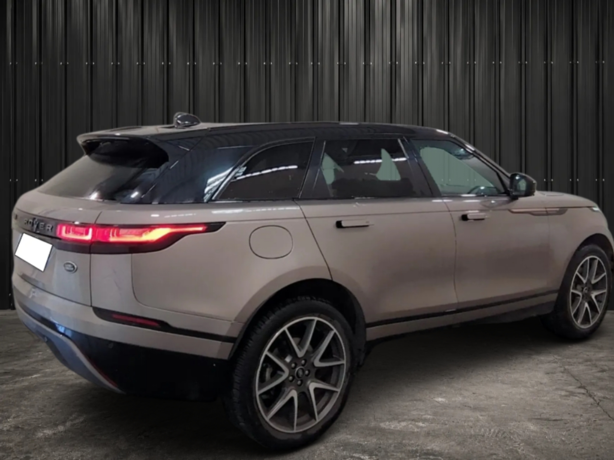 LAND ROVER RANGE ROVER VELAR   2.0L P400E PHEV 404CH SE R-DYNAMIC photo 5