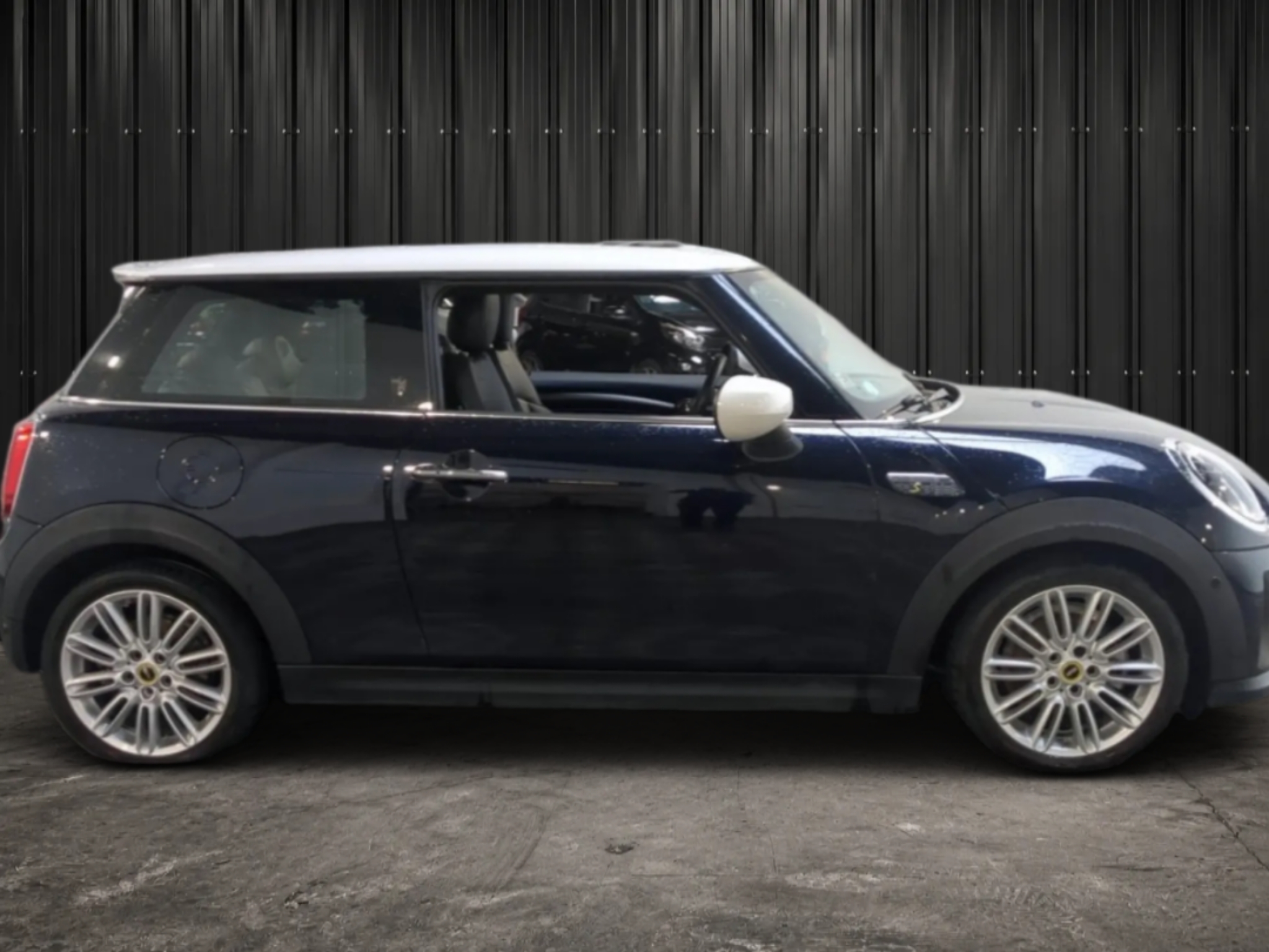 MINI HATCH 3 PORTES ELECTRIC F56 BEV LCI  HATCH 3 PORTES COOPER SE 184 CH FINITION MINI YOURS photo 3