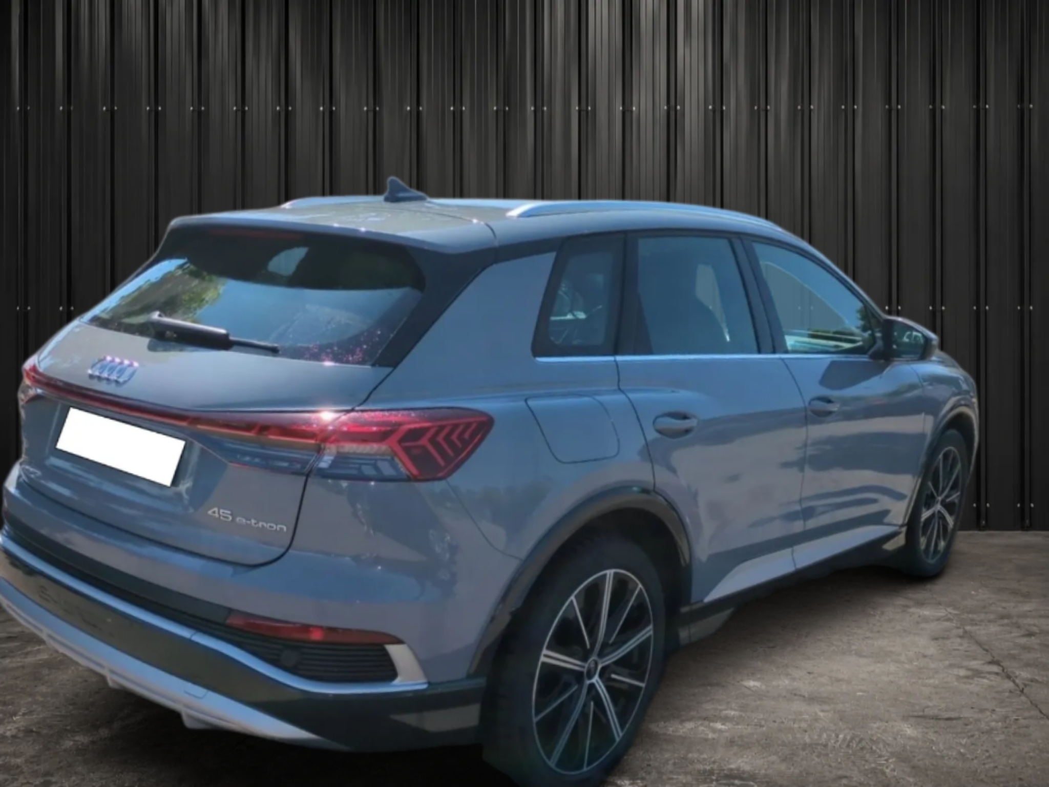 AUDI Q4 E-TRON 45 285 CH 82 KWH S LINE photo 3