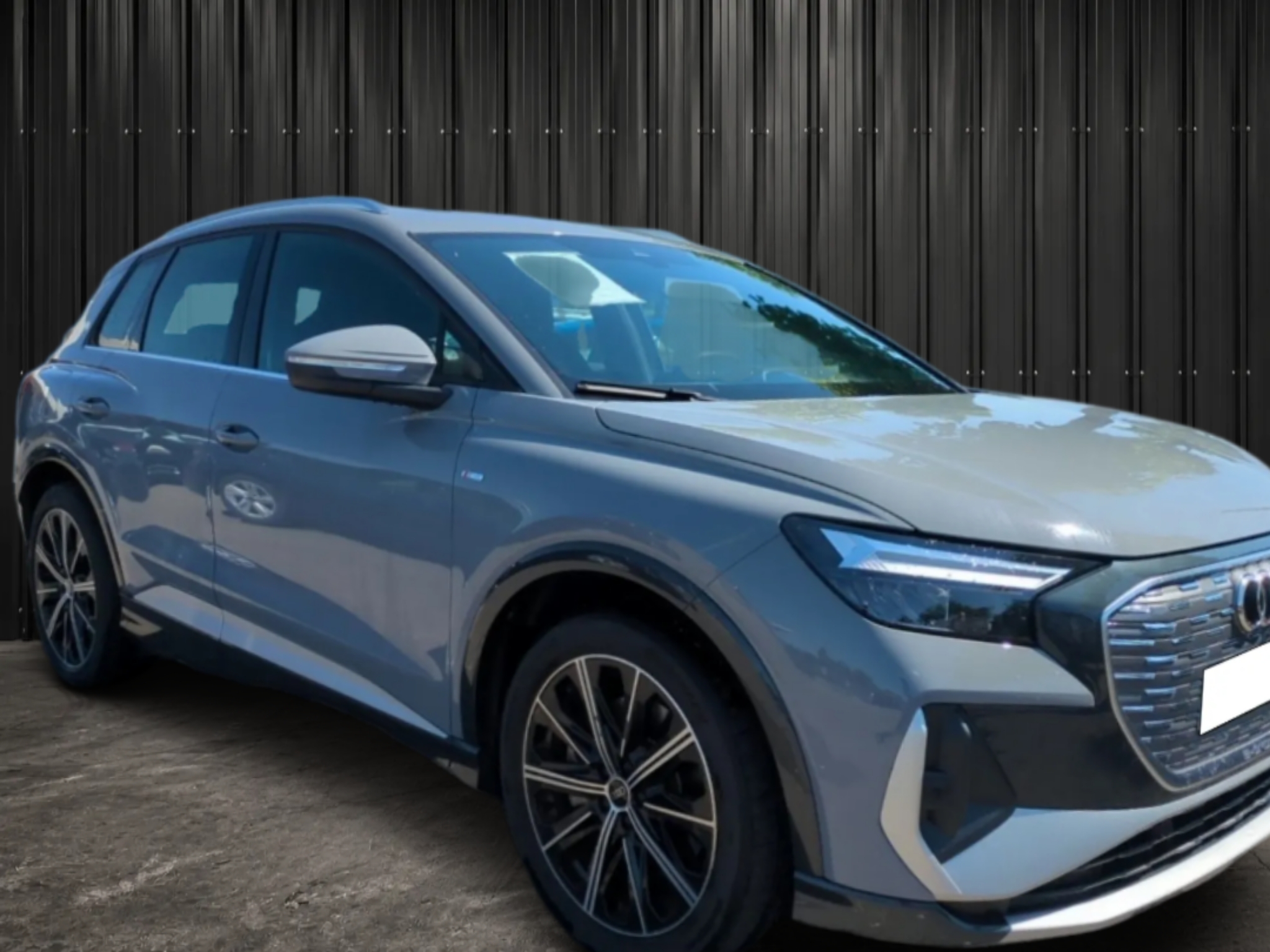 AUDI Q4 E-TRON 45 285 CH 82 KWH S LINE