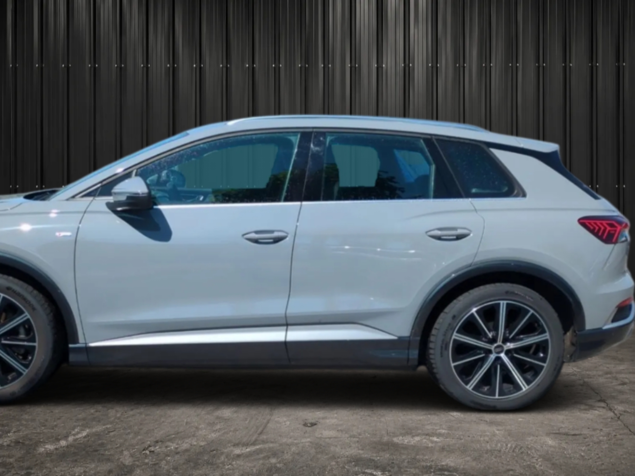 AUDI Q4 E-TRON 45 285 CH 82 KWH S LINE photo 5