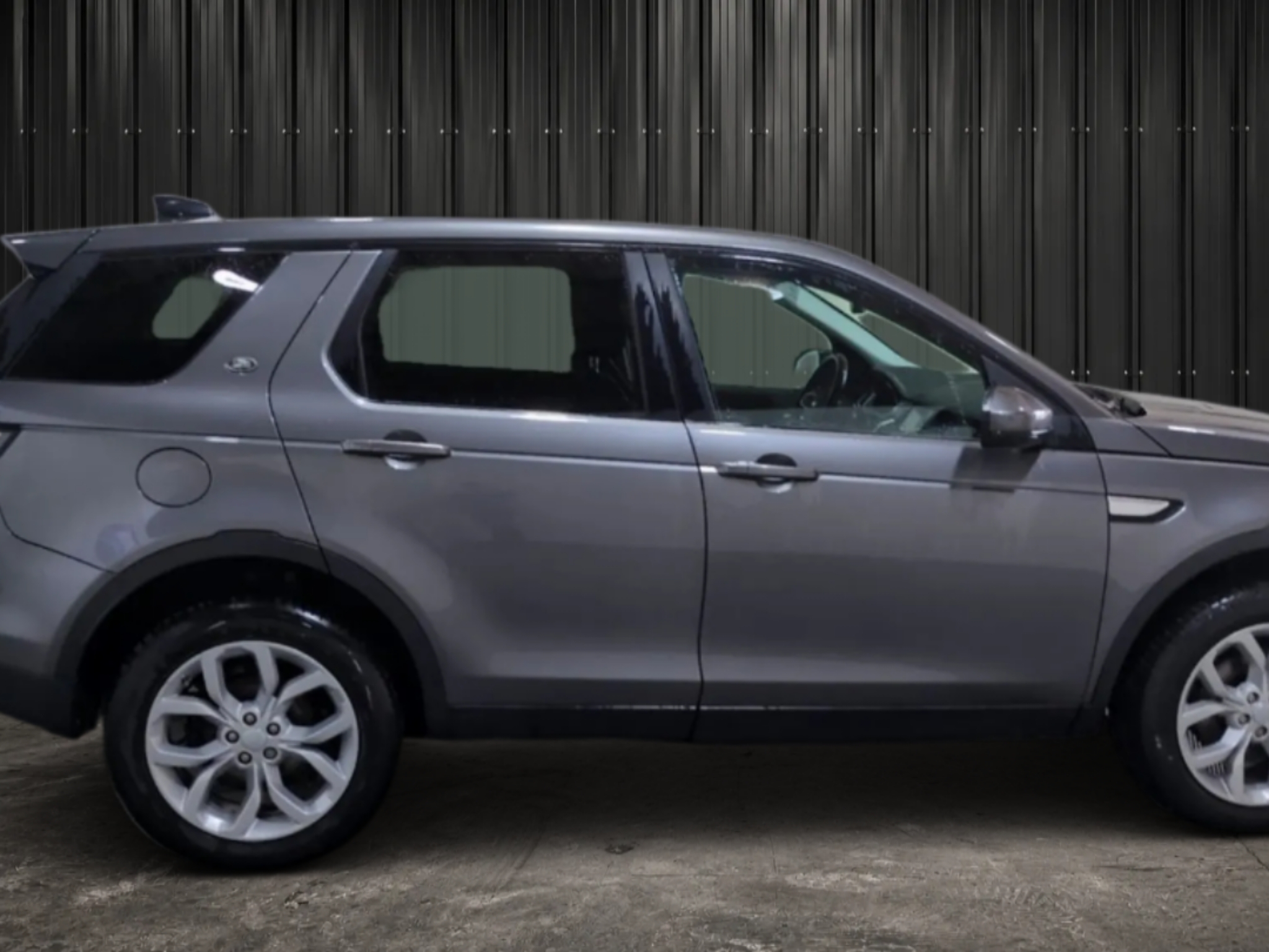 LAND ROVER DISCOVERY SPORT  DISCOVERY SPORT MARK II TD4 150CH HSE LUXURY A photo 4