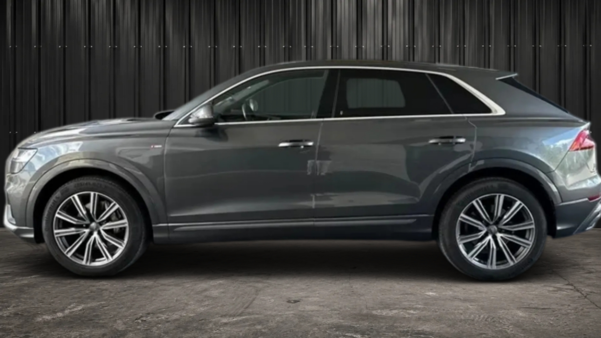 AUDI Q8 photo 5